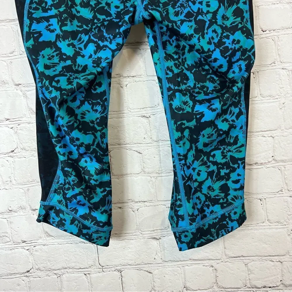 lululemon Stop At Nothing Crop Size 8 in Fleur Sombre Kayak Blue Dragonfly